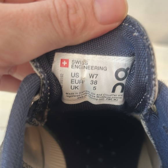 On Cloud Helion Black Women’s Running Shoe Size 7 - Picture 9 of 11